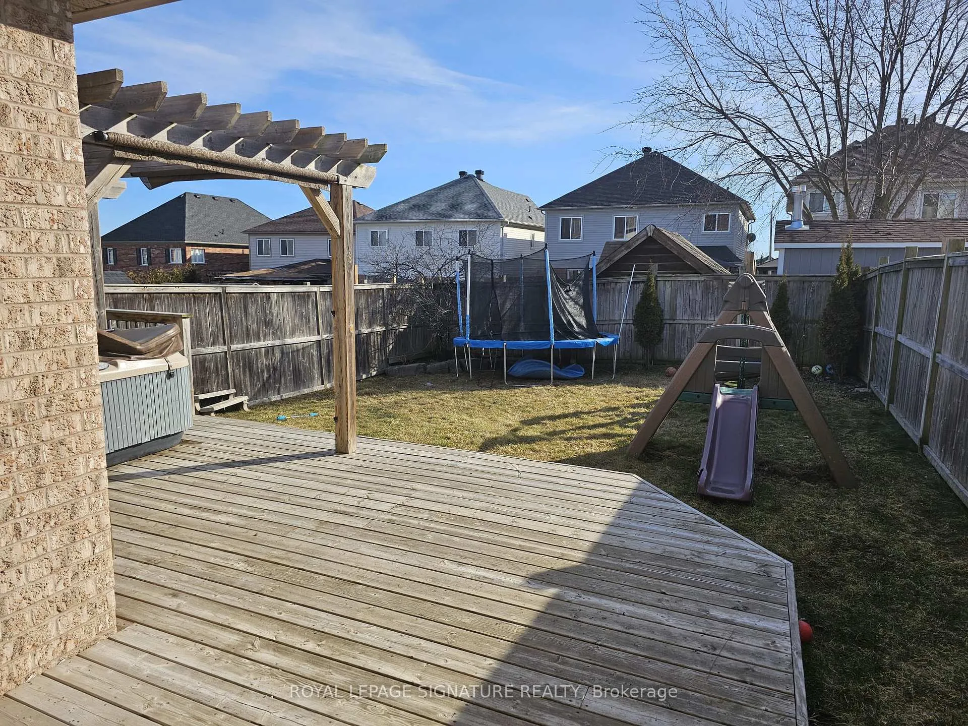Photo 3 of 19 Bagnell Crescent, Clarington, Bowmanville — HOMEH