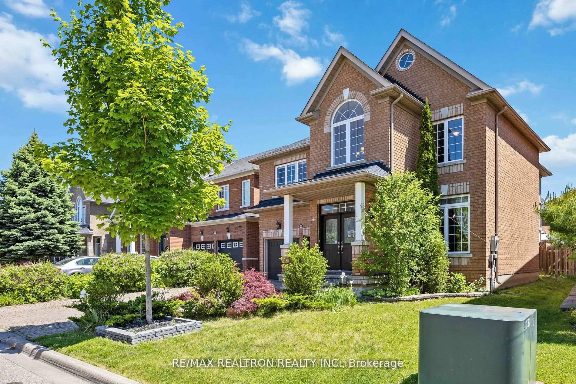 Photo 4 of 49 Arbourview Drive, Vaughan, Patterson — HOMEH