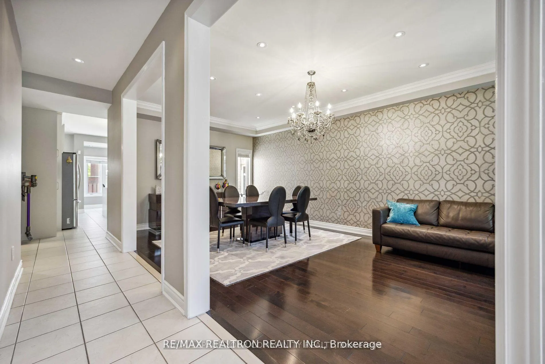 Photo 6 of 49 Arbourview Drive, Vaughan, Patterson — HOMEH