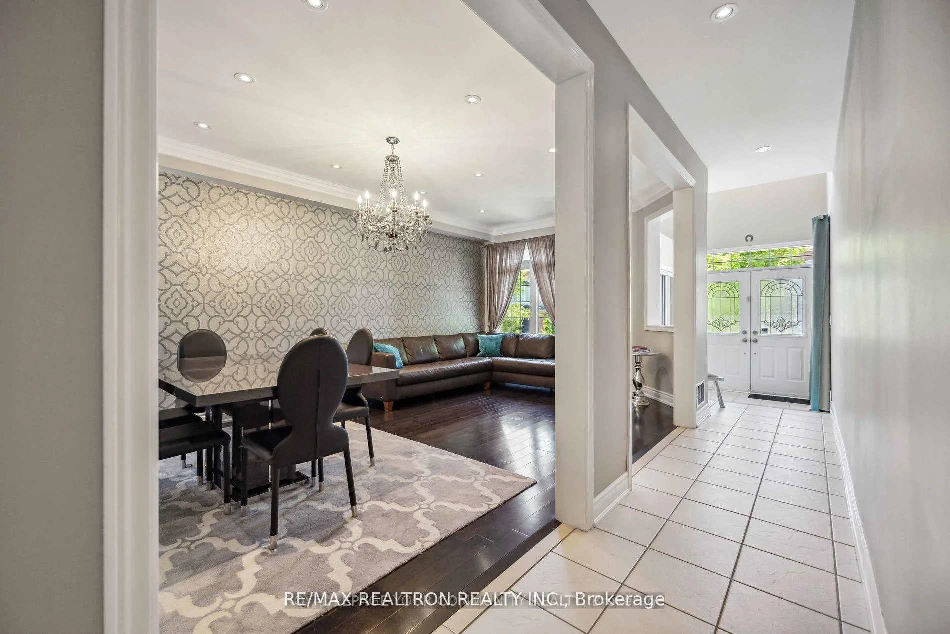 Photo 8 of 49 Arbourview Drive, Vaughan, Patterson — HOMEH