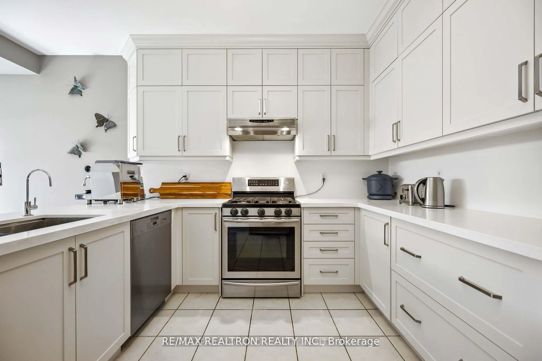 Photo 9 of 49 Arbourview Drive, Vaughan, Patterson — HOMEH