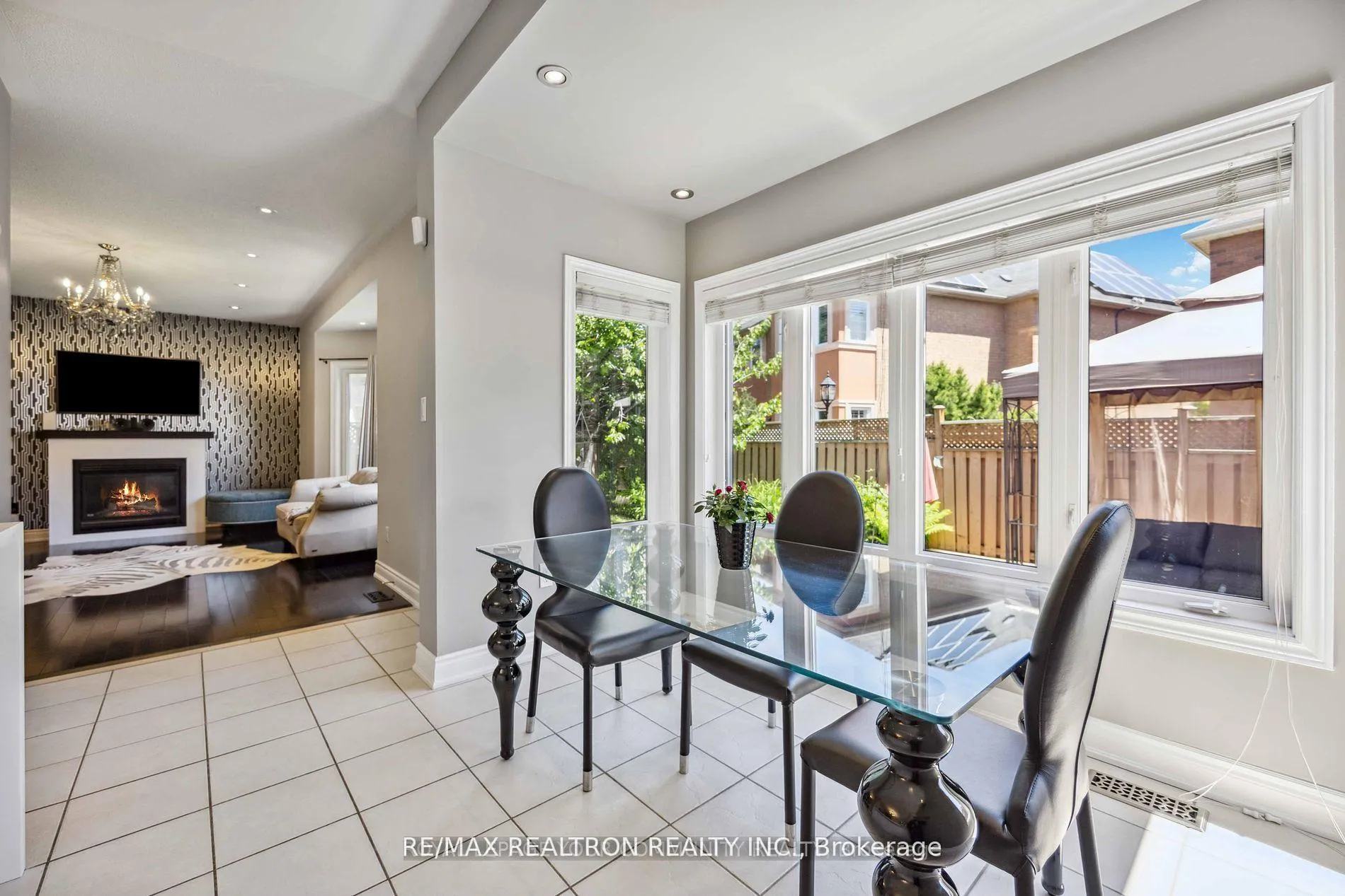 Photo 12 of 49 Arbourview Drive, Vaughan, Patterson — HOMEH