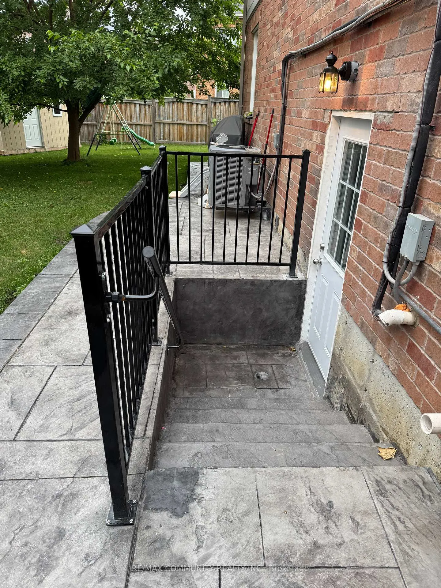Front of 33 Decourcy-Ireland Circle