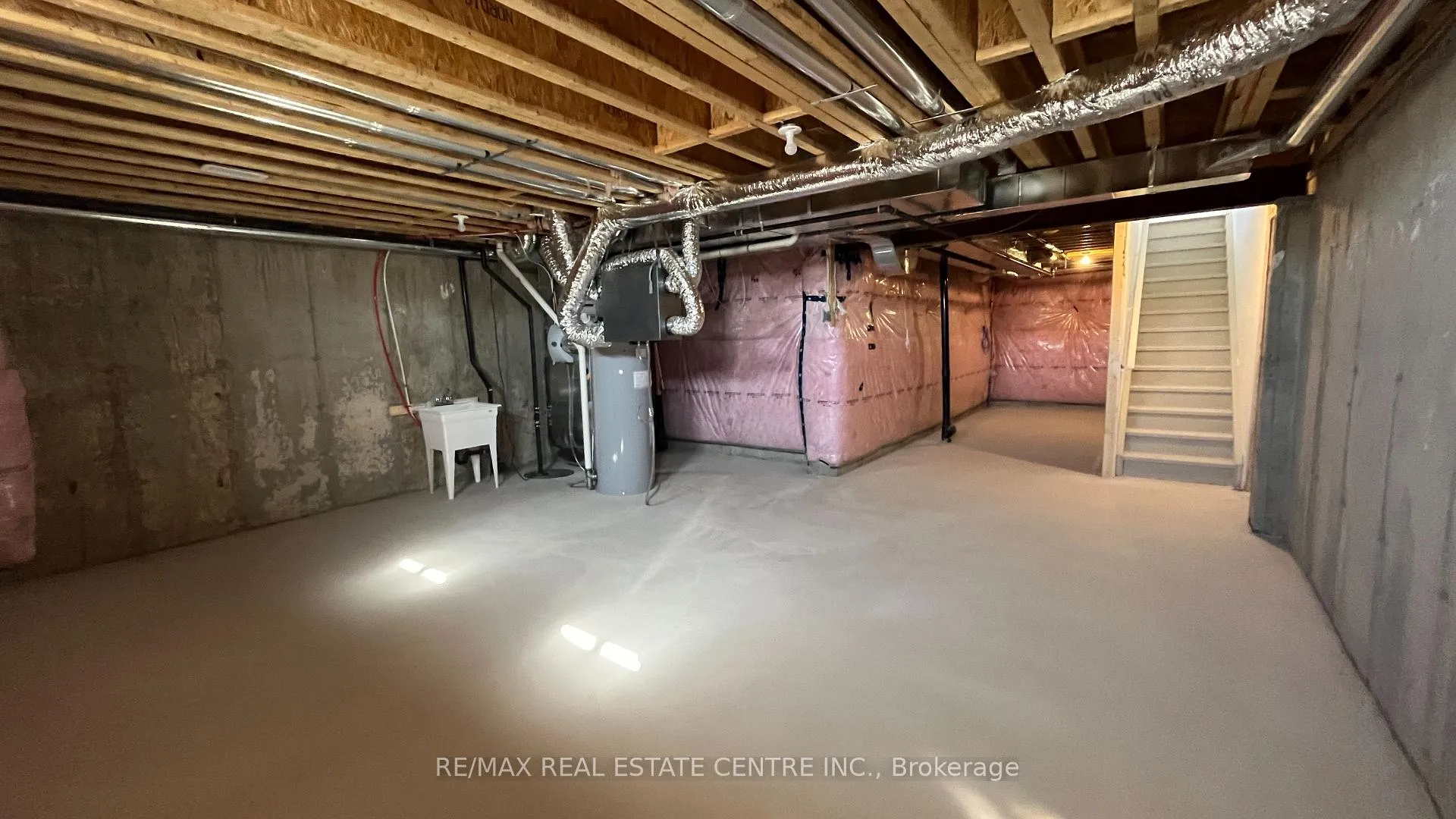Photo 12 of 556 Red Elm Road, Shelburne — HOMEH