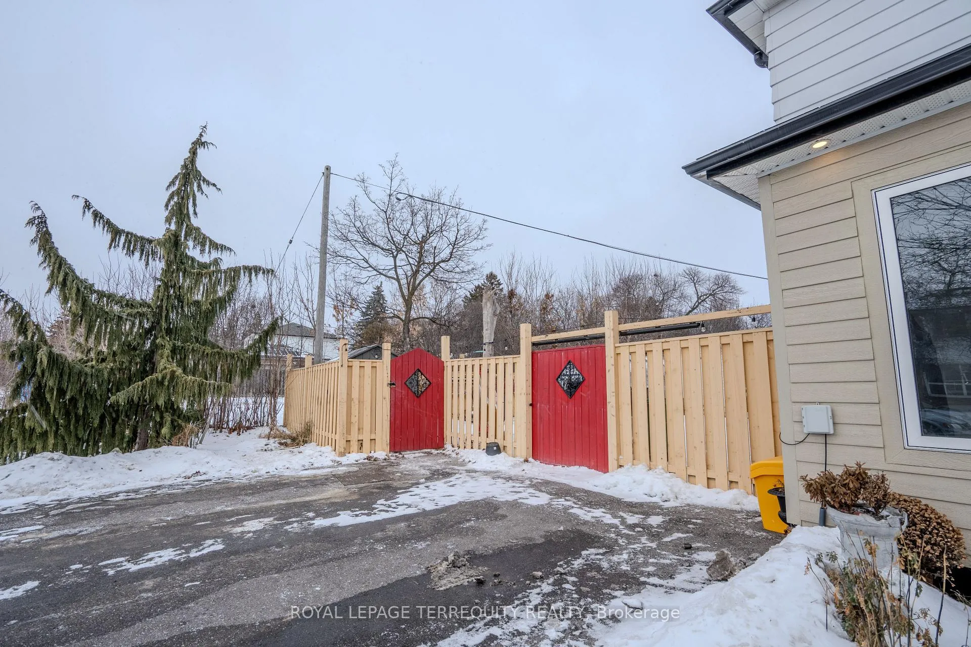 Photo 8 of 65 Dorset Drive, Brampton, Southgate — HOMEH