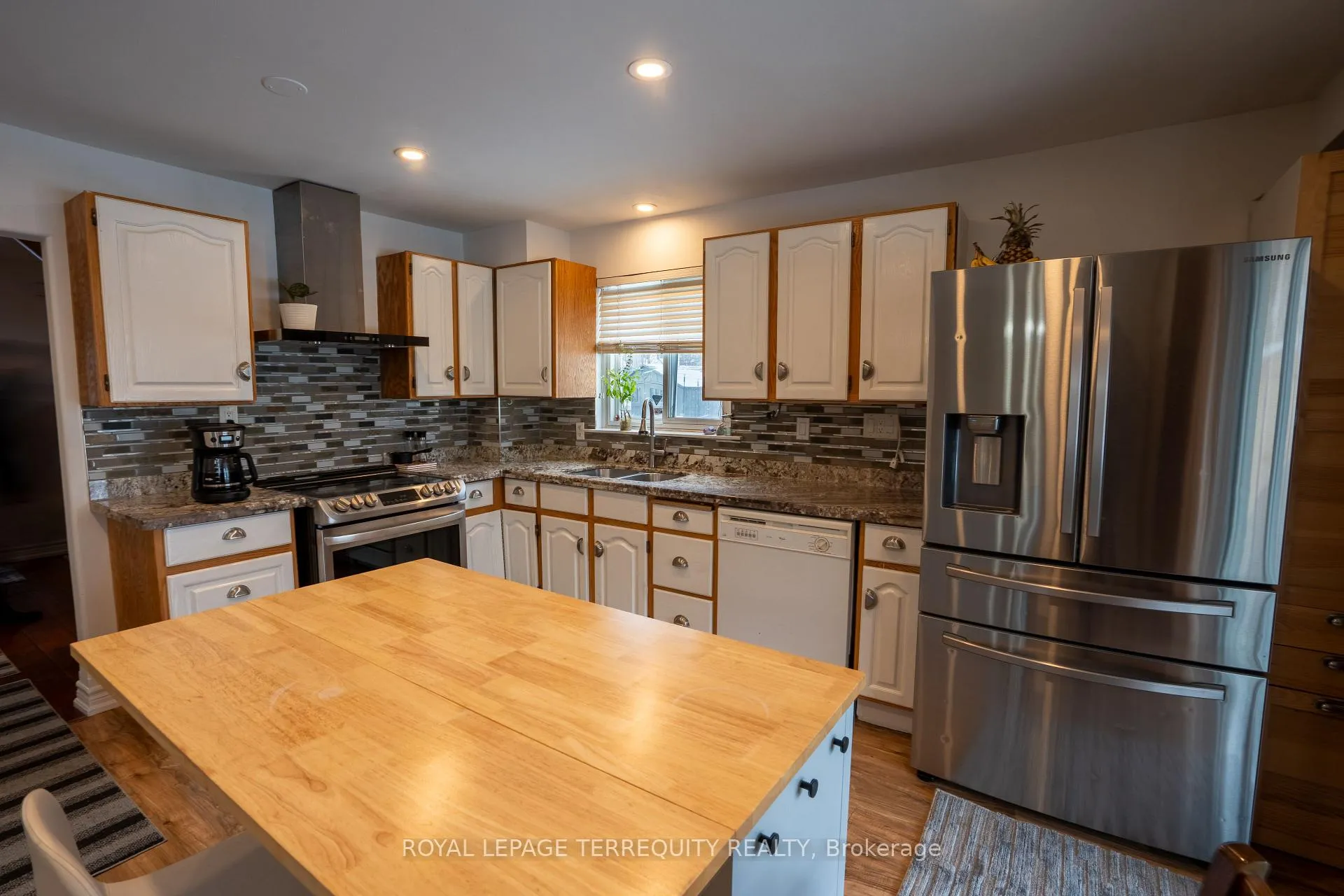 Photo 17 of 65 Dorset Drive, Brampton, Southgate — HOMEH