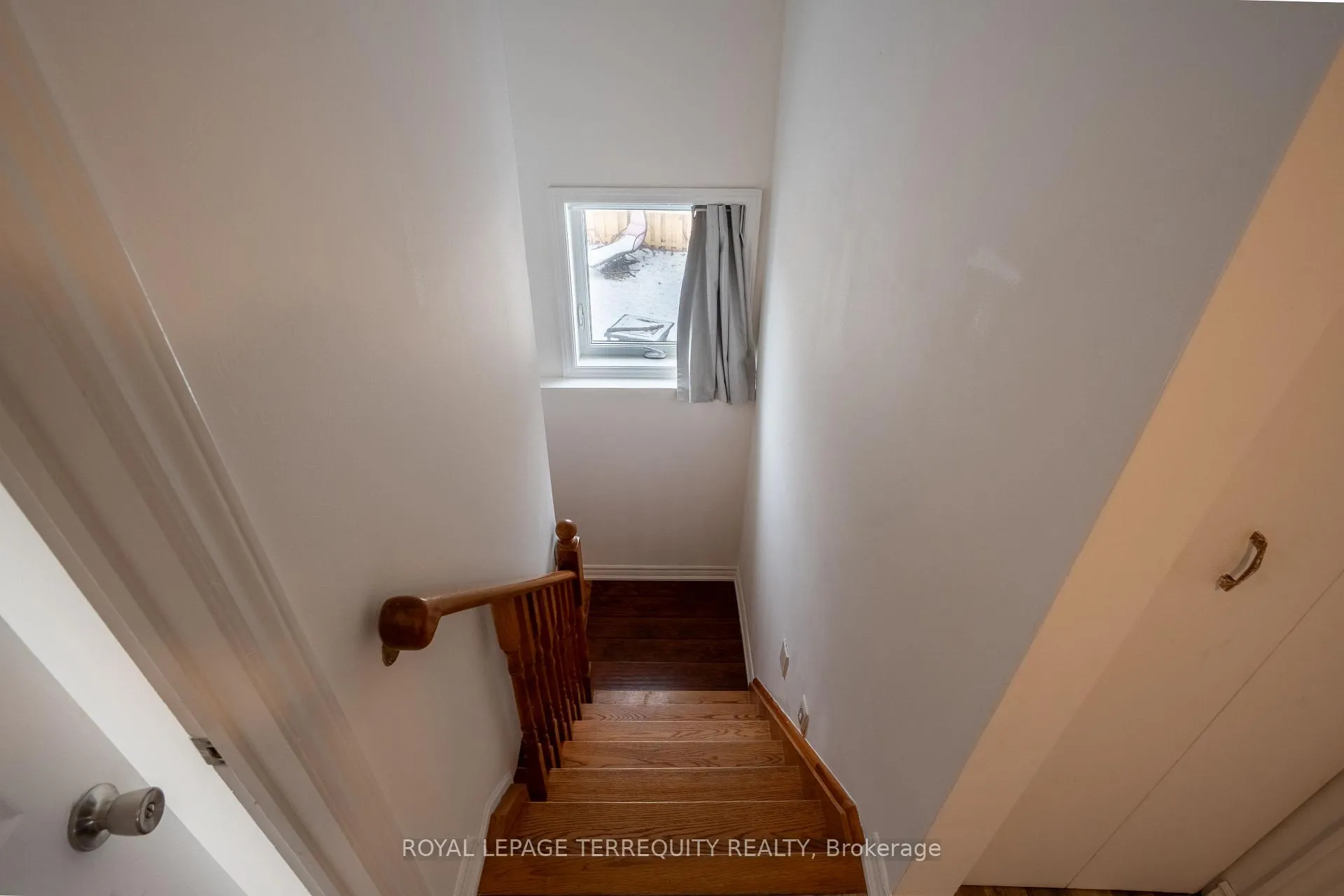 Photo 18 of 65 Dorset Drive, Brampton, Southgate — HOMEH