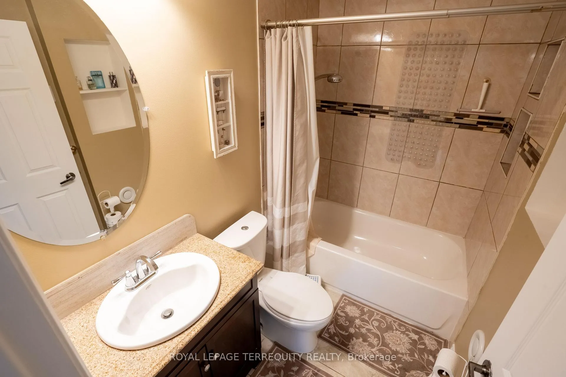 Photo 24 of 65 Dorset Drive, Brampton, Southgate — HOMEH