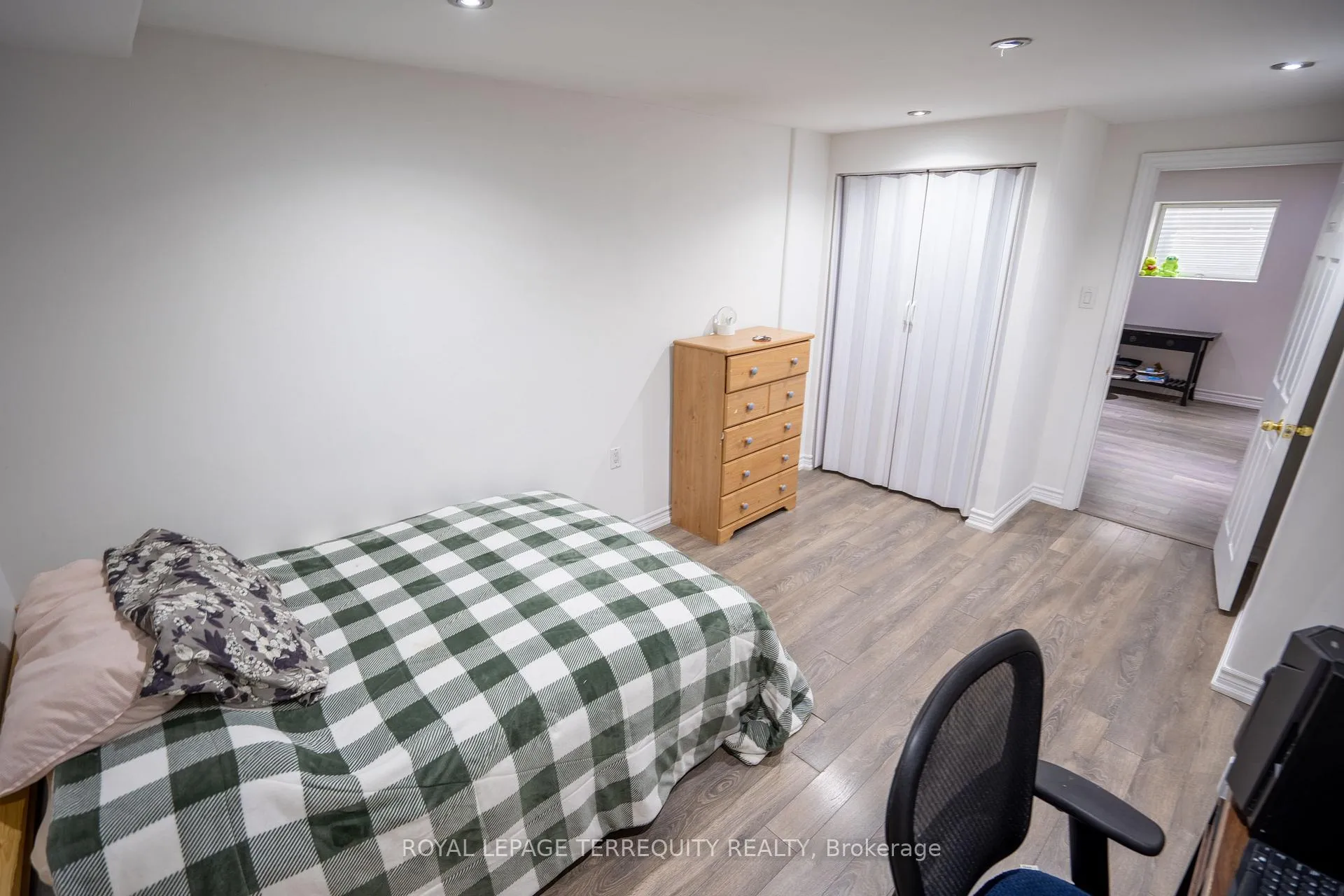 Photo 30 of 65 Dorset Drive, Brampton, Southgate — HOMEH