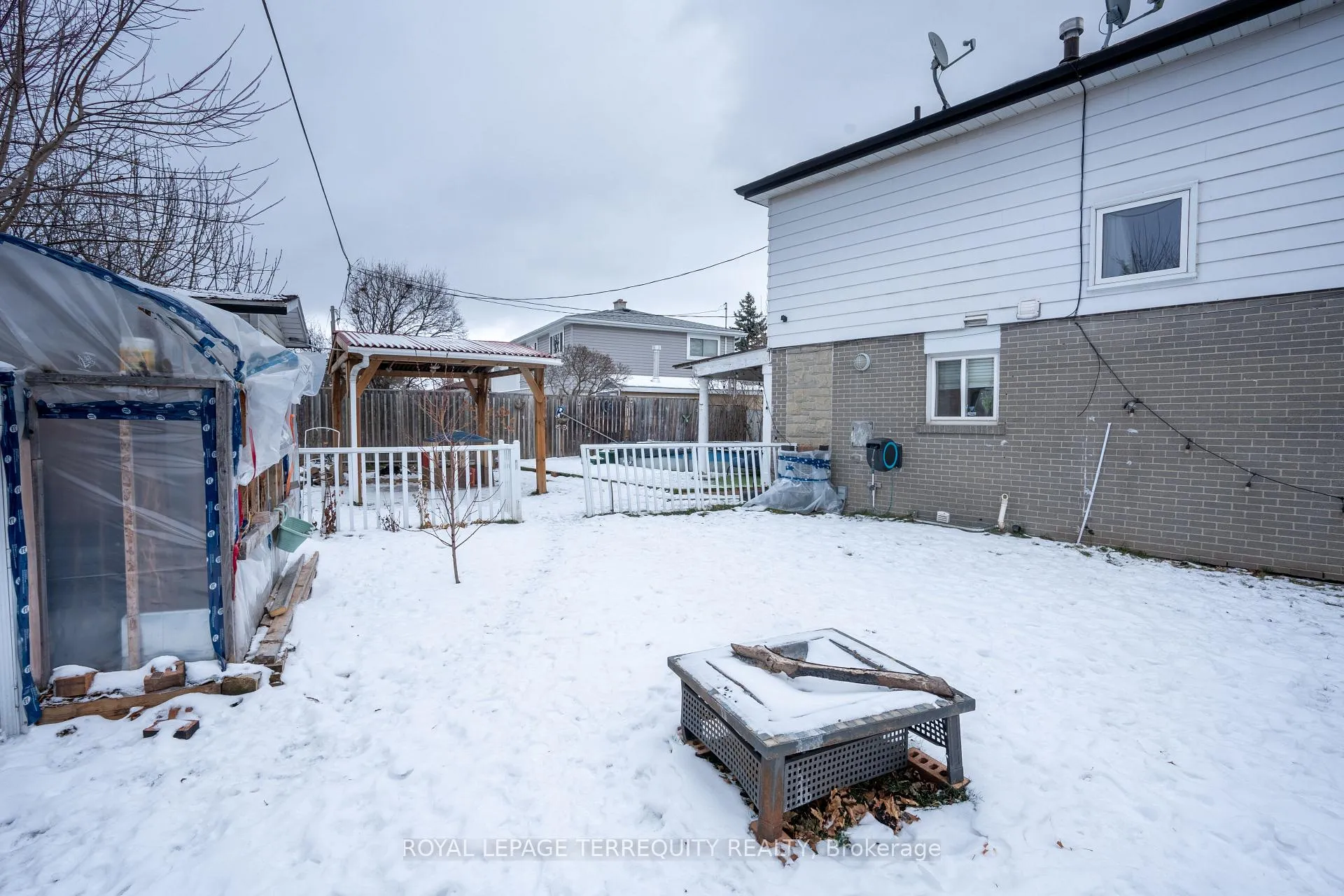 Photo 38 of 65 Dorset Drive, Brampton, Southgate — HOMEH