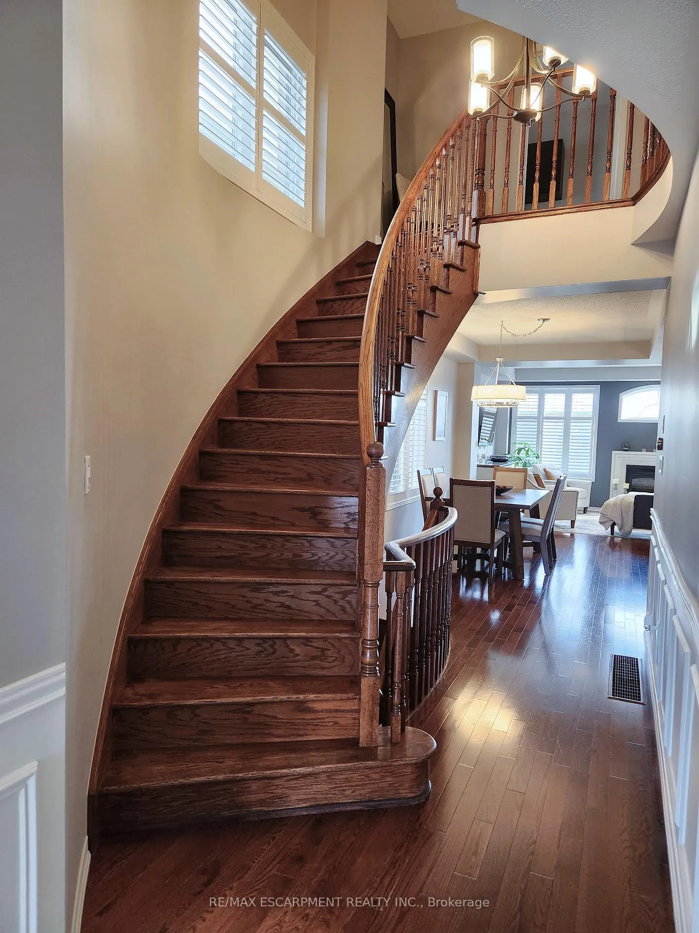 Photo 4 of 165 Nisbet Boulevard, Hamilton, Waterdown — HOMEH