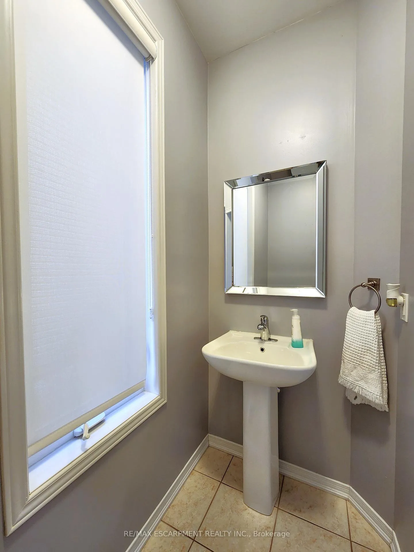 Photo 13 of 165 Nisbet Boulevard, Hamilton, Waterdown — HOMEH