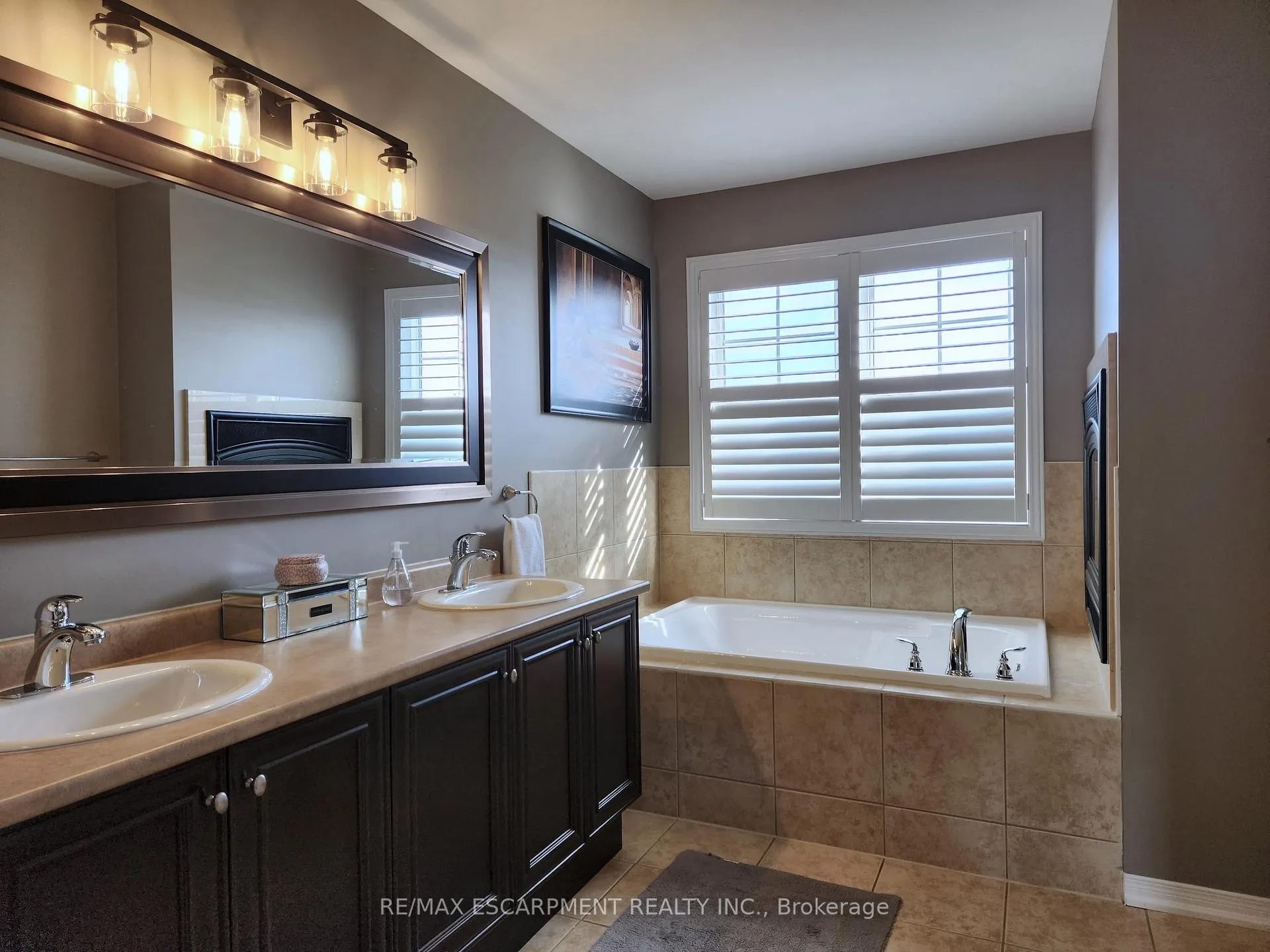 Photo 18 of 165 Nisbet Boulevard, Hamilton, Waterdown — HOMEH