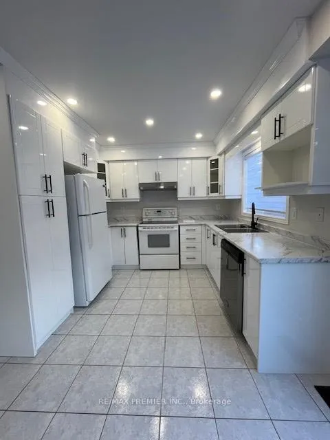 Photo 2 of 340 Via Carmine Avenue, Vaughan, Sonoma Heights — HOMEH
