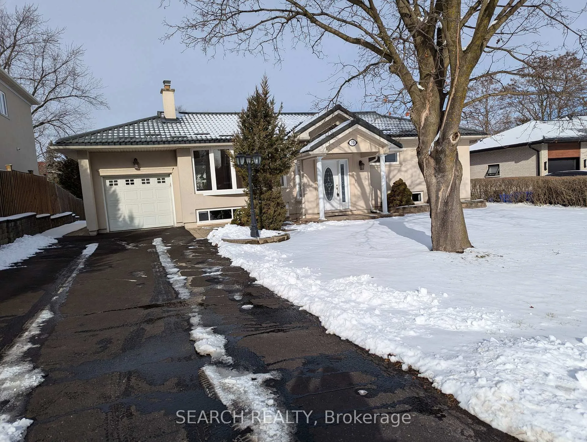 Photo 1 of 10 Lancer Drive, Vaughan, Maple — HOMEH
