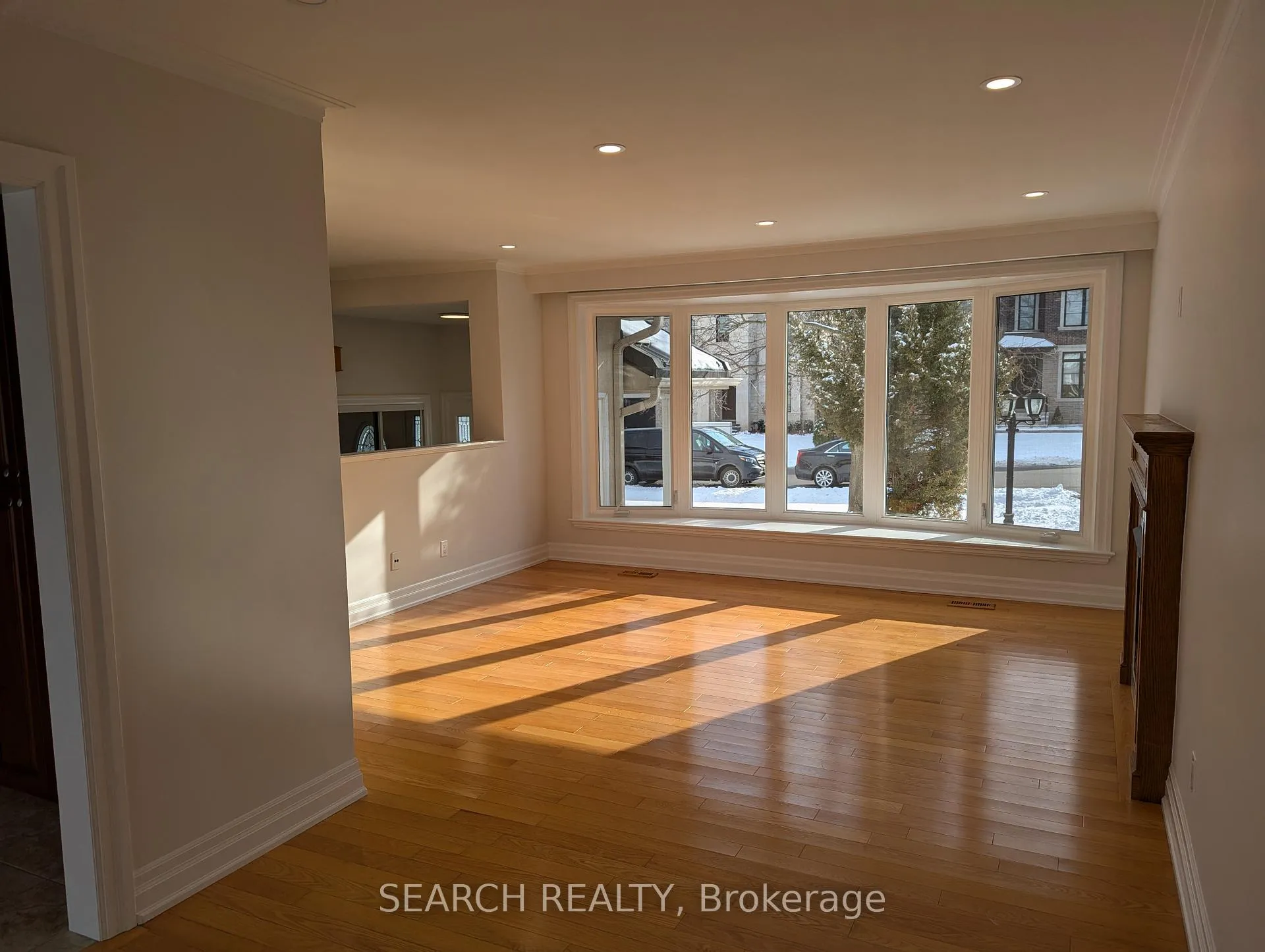 Photo 2 of 10 Lancer Drive, Vaughan, Maple — HOMEH