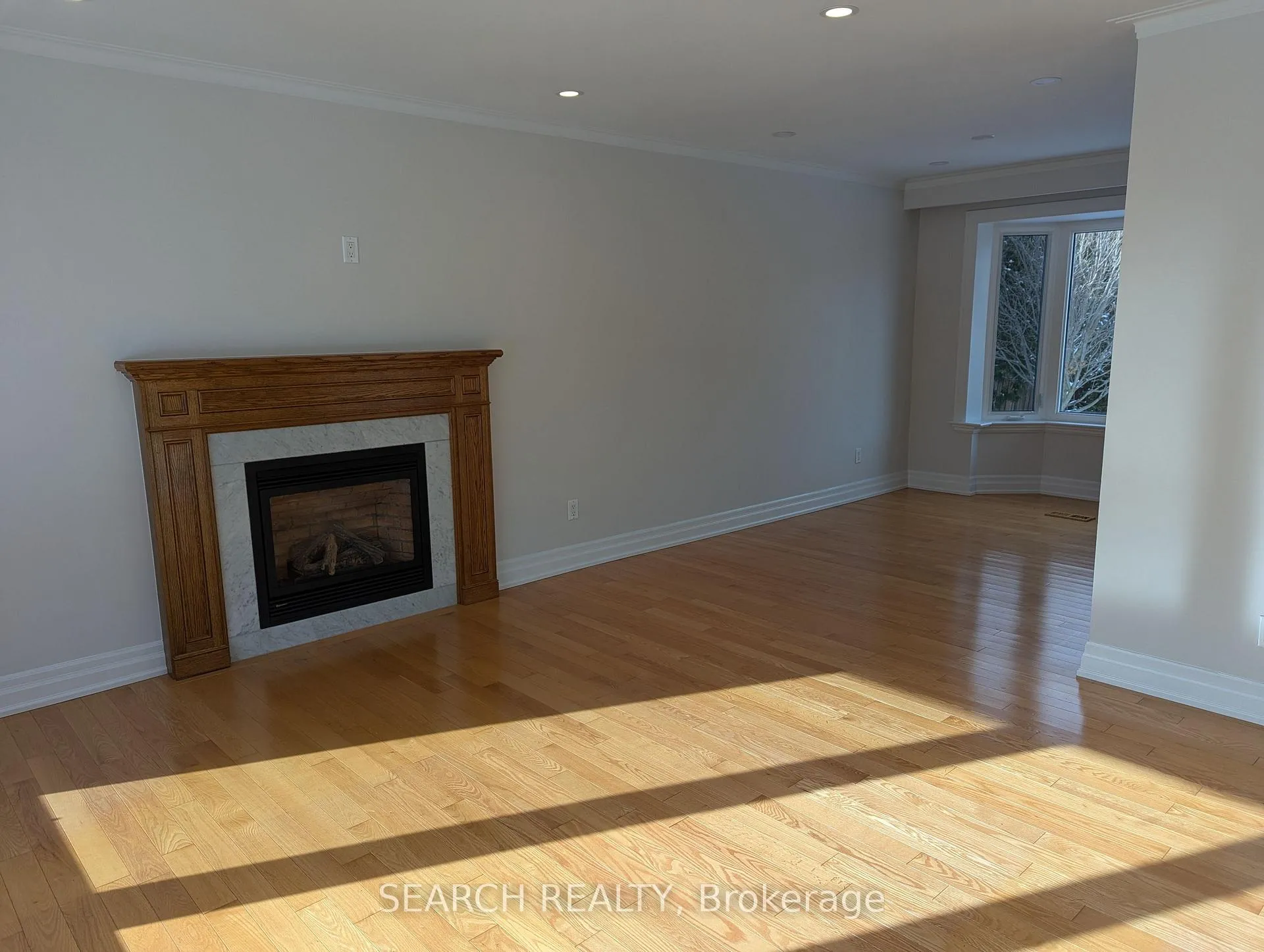 Photo 4 of 10 Lancer Drive, Vaughan, Maple — HOMEH