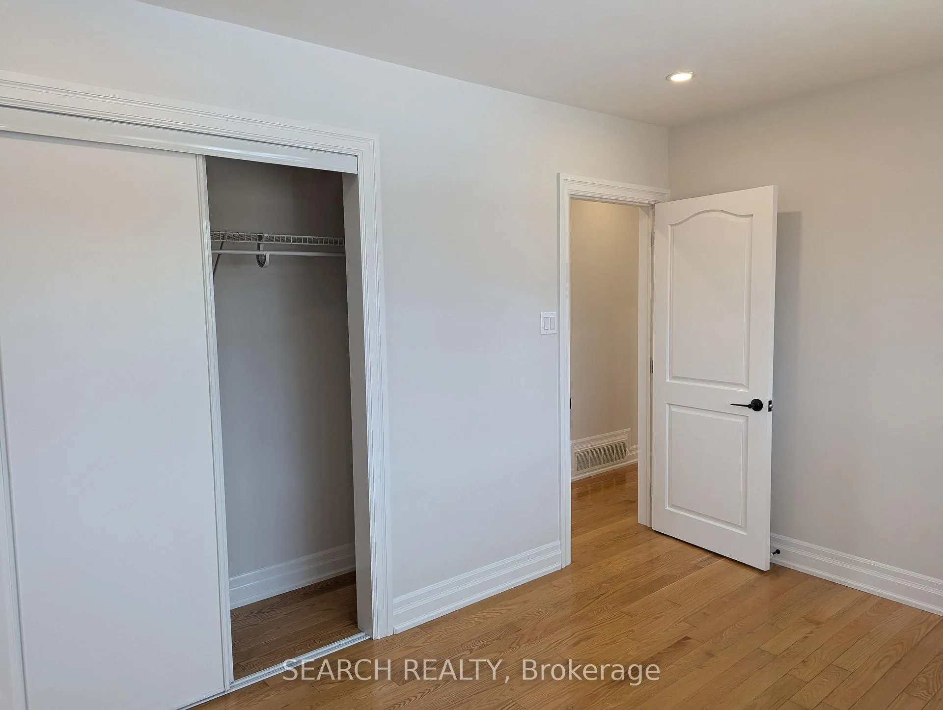 Photo 8 of 10 Lancer Drive, Vaughan, Maple — HOMEH