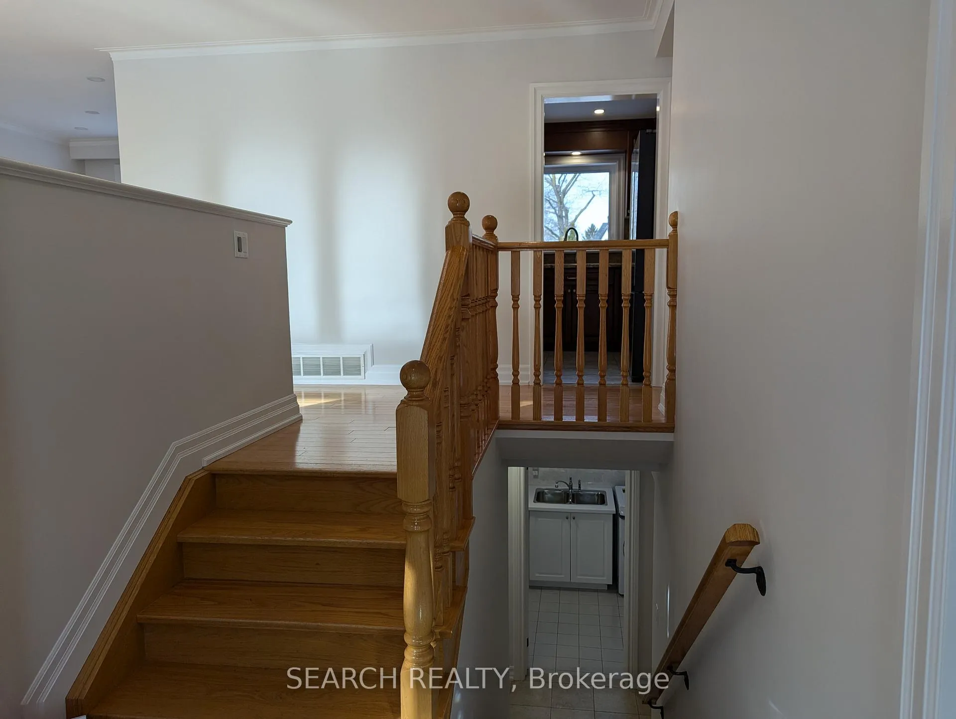Photo 9 of 10 Lancer Drive, Vaughan, Maple — HOMEH