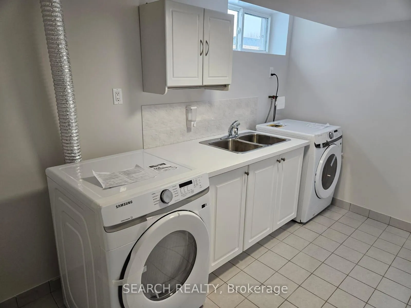 Photo 11 of 10 Lancer Drive, Vaughan, Maple — HOMEH