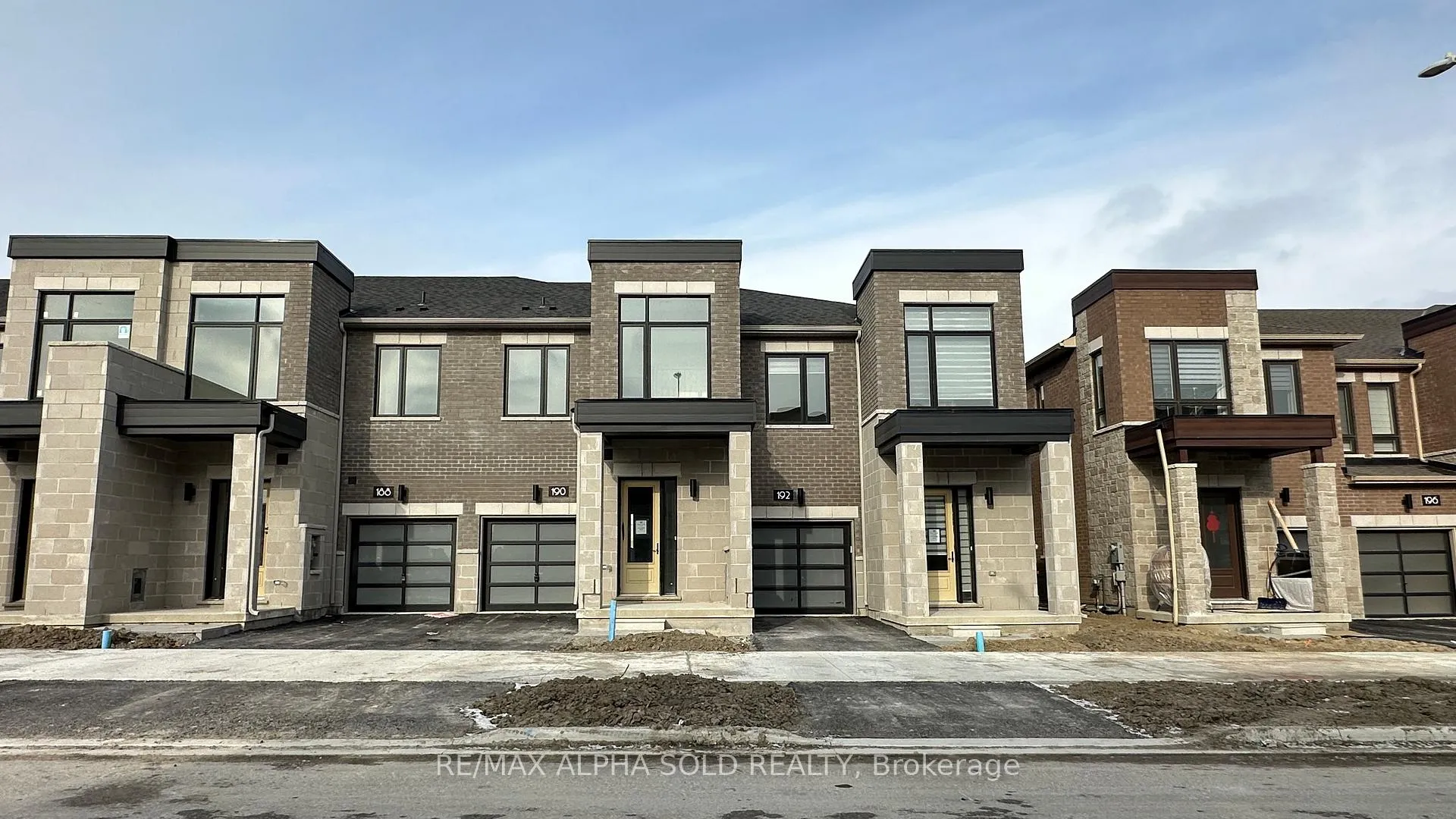 Photo 1 of 190 Mumbai Drive, Markham, Middlefield — HOMEH