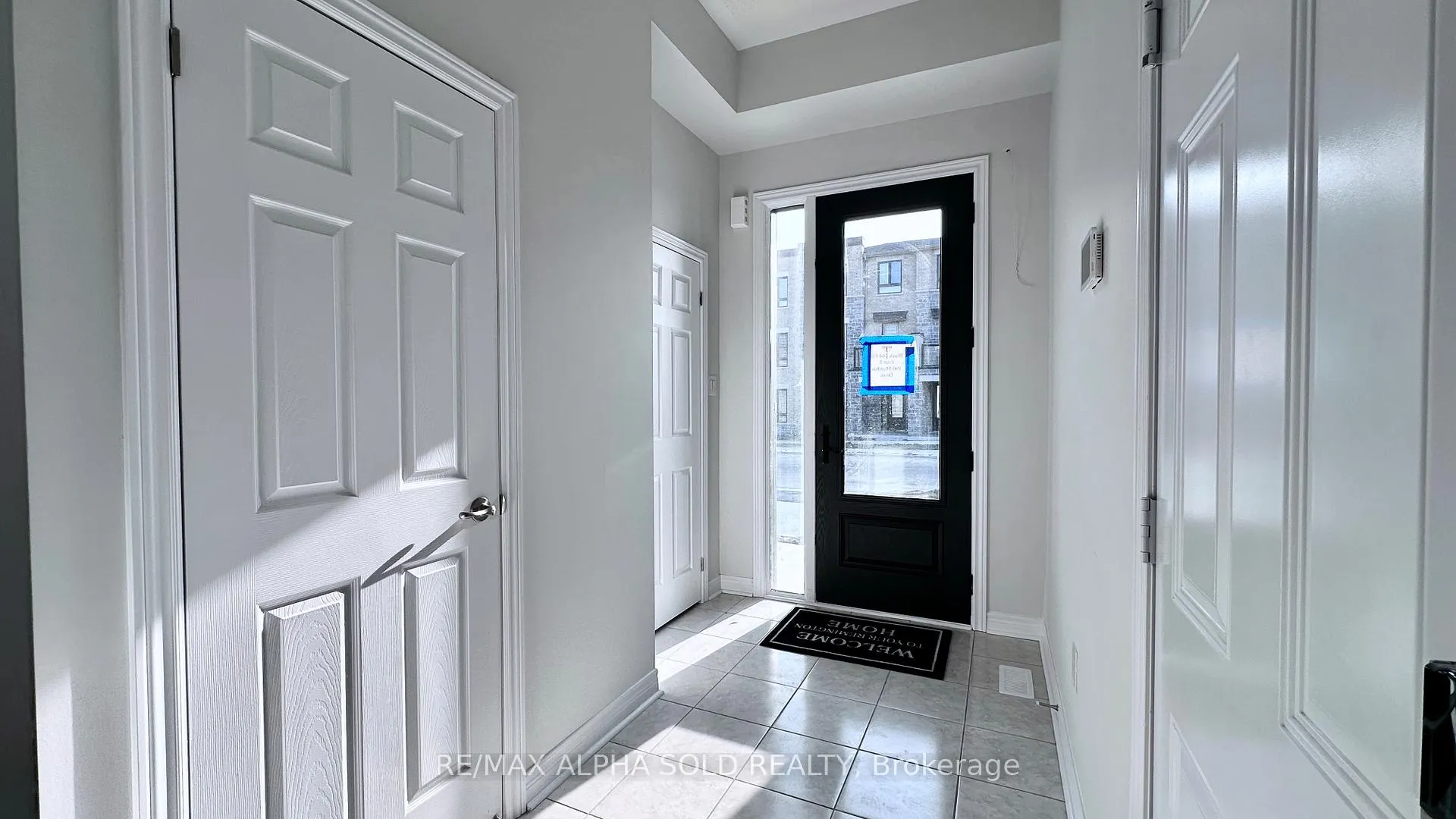 Photo 2 of 190 Mumbai Drive, Markham, Middlefield — HOMEH