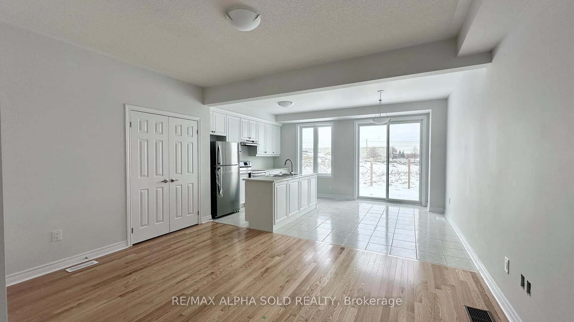 Photo 3 of 190 Mumbai Drive, Markham, Middlefield — HOMEH