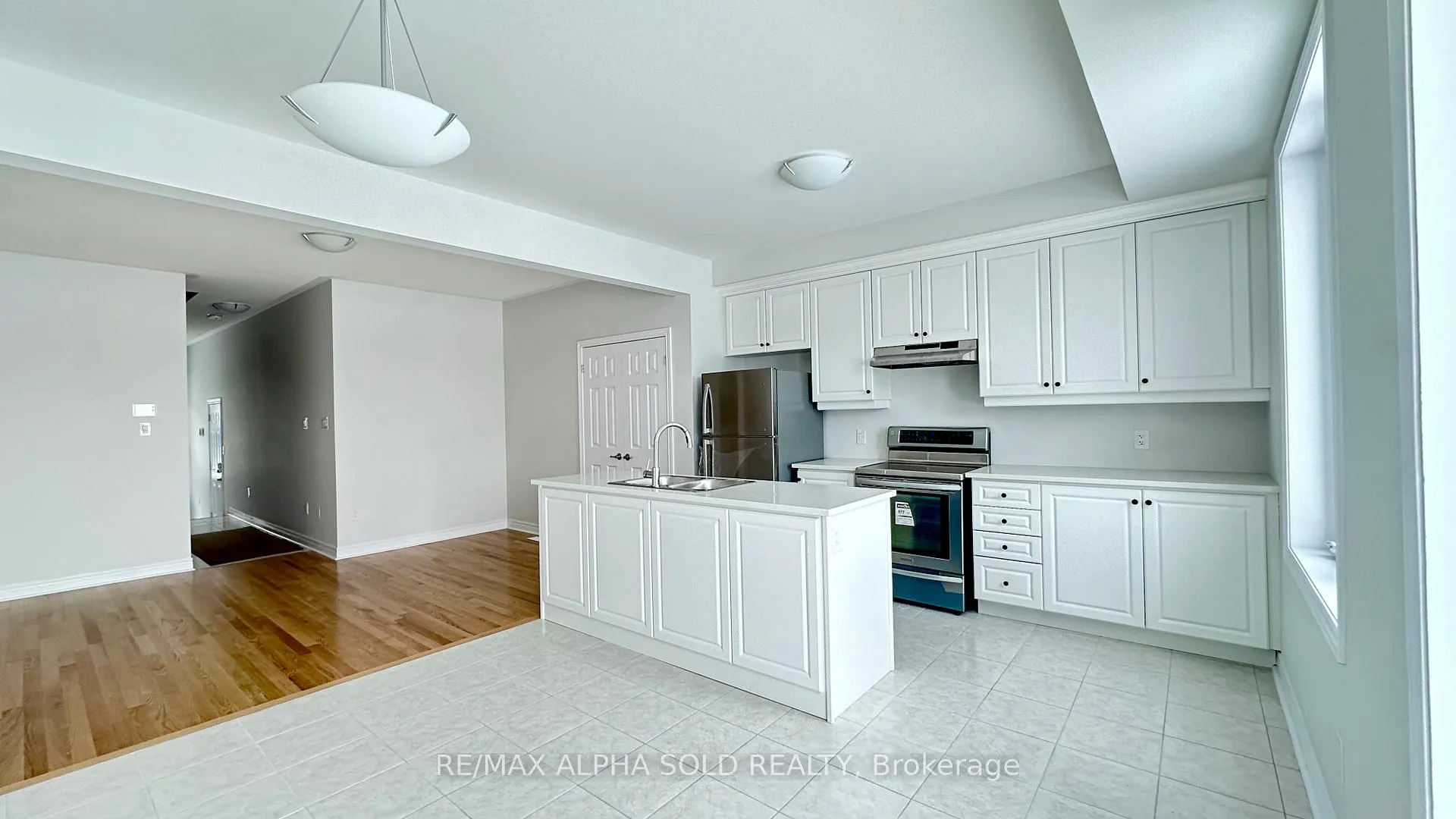 Photo 4 of 190 Mumbai Drive, Markham, Middlefield — HOMEH