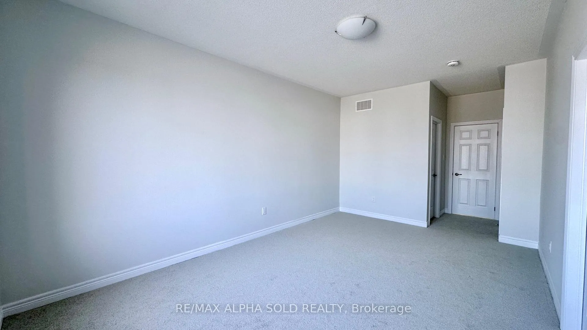 Photo 6 of 190 Mumbai Drive, Markham, Middlefield — HOMEH