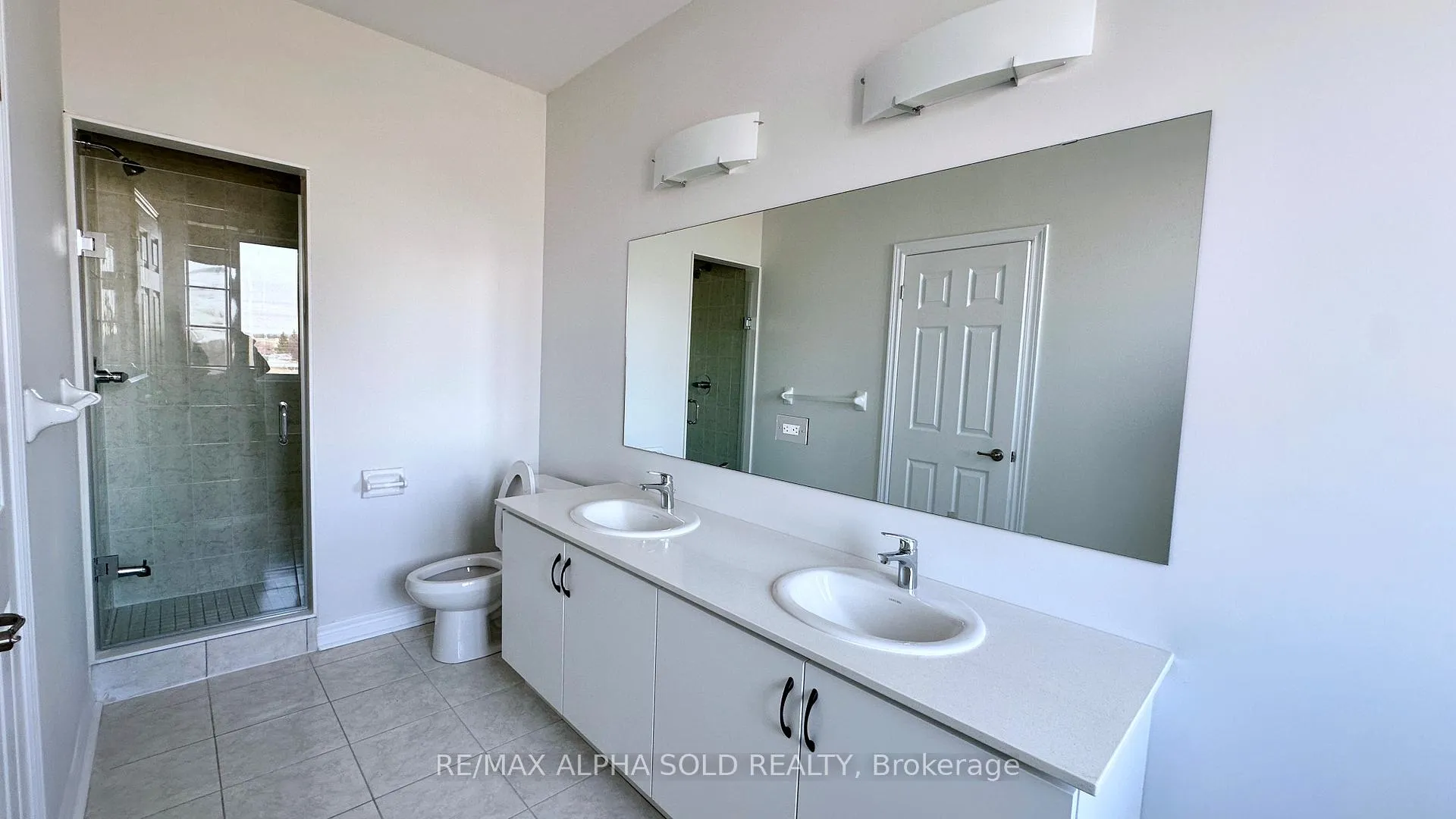 Photo 7 of 190 Mumbai Drive, Markham, Middlefield — HOMEH