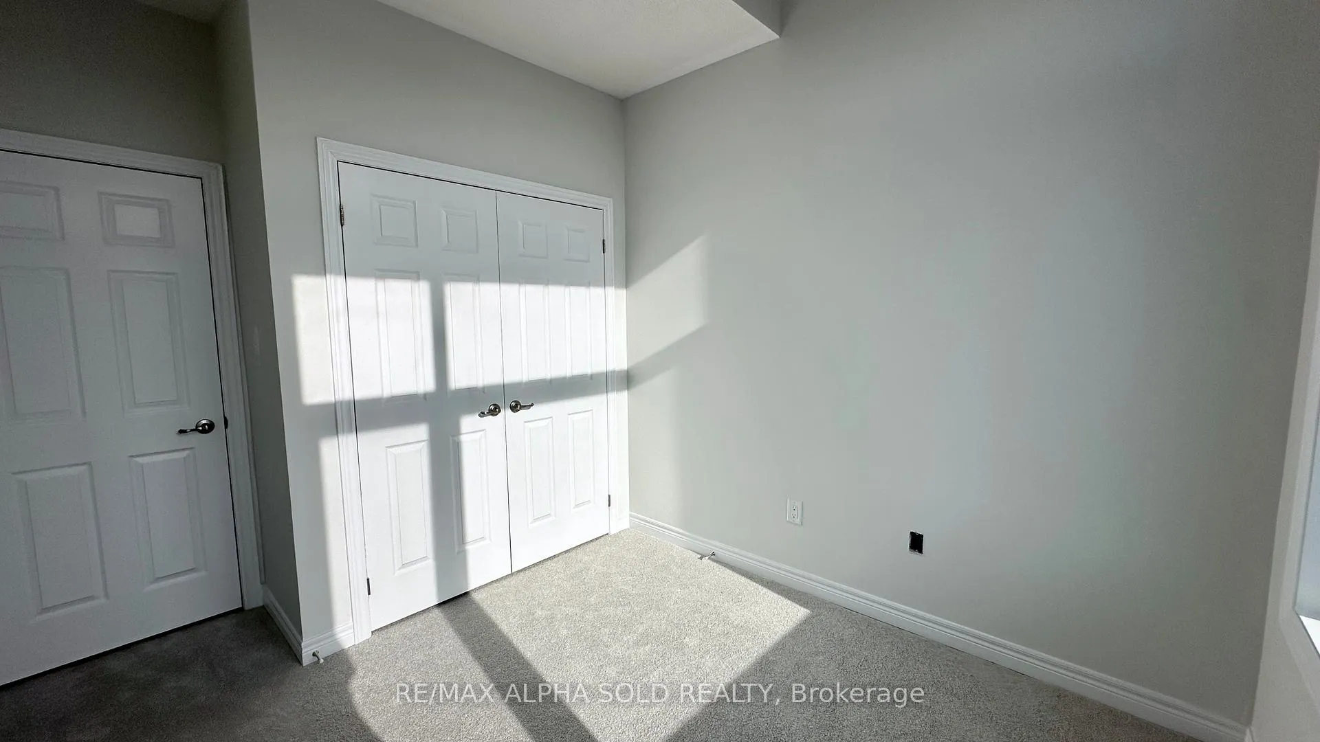 Photo 10 of 190 Mumbai Drive, Markham, Middlefield — HOMEH
