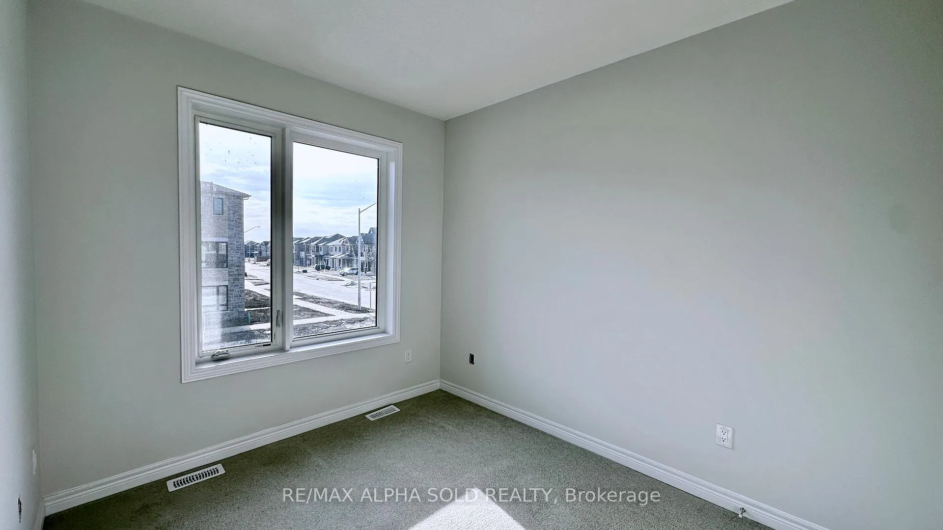 Photo 11 of 190 Mumbai Drive, Markham, Middlefield — HOMEH