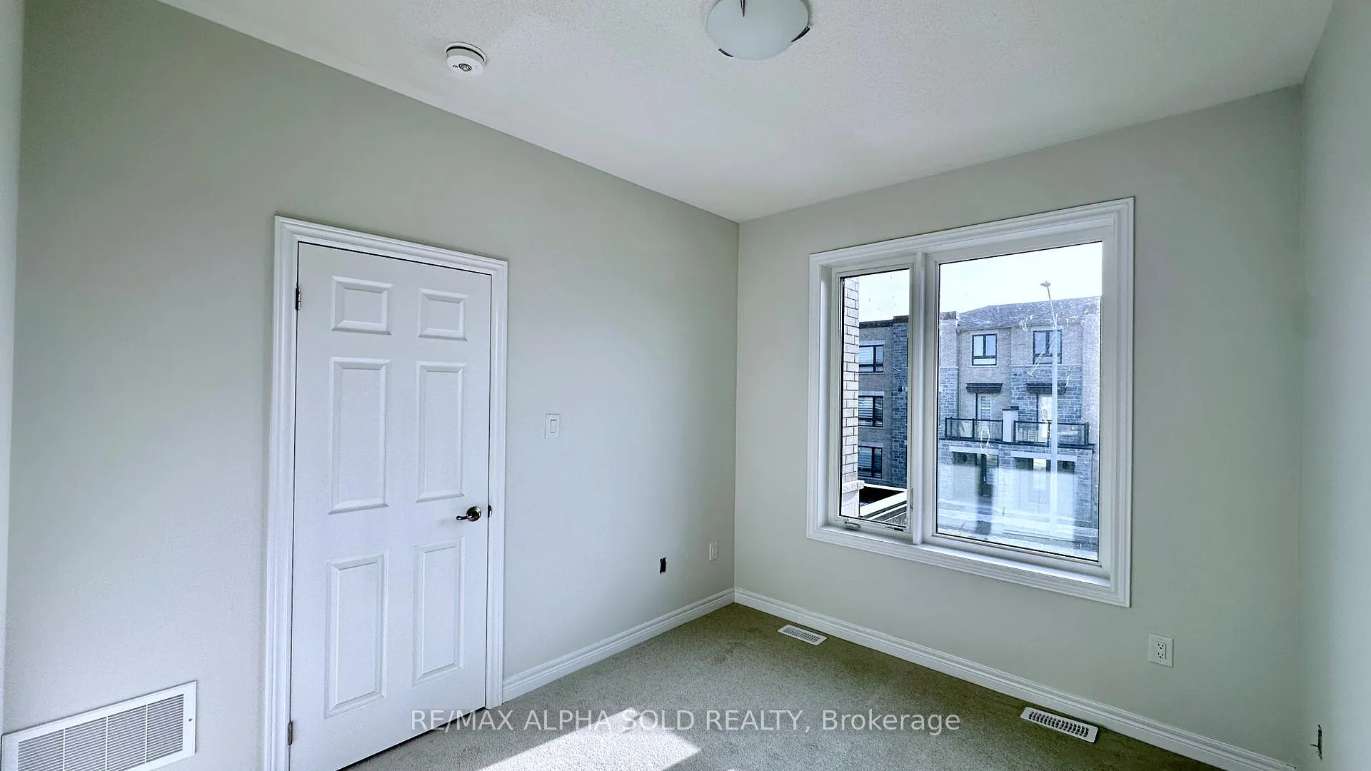 Photo 12 of 190 Mumbai Drive, Markham, Middlefield — HOMEH