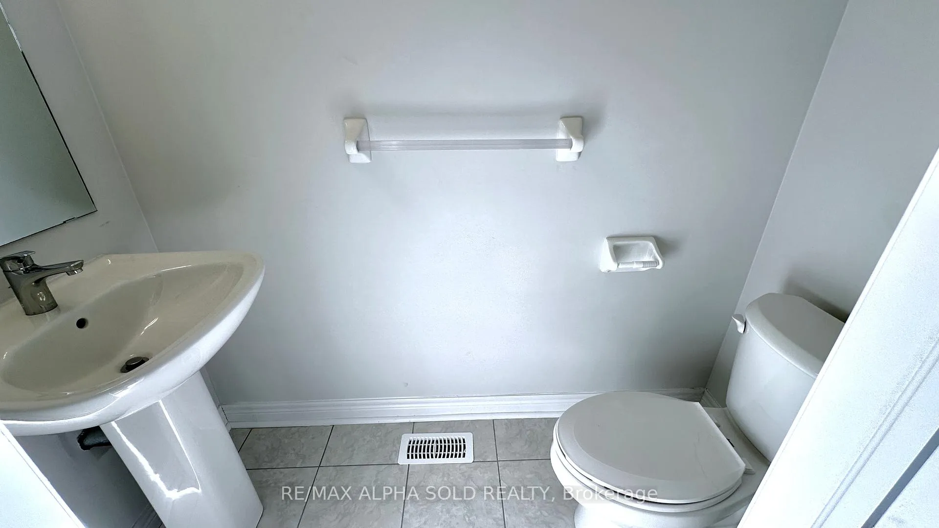 Photo 14 of 190 Mumbai Drive, Markham, Middlefield — HOMEH