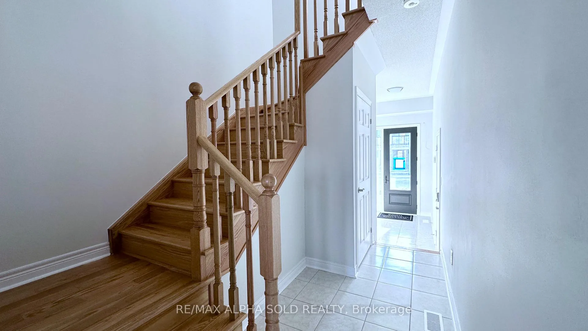 Photo 15 of 190 Mumbai Drive, Markham, Middlefield — HOMEH