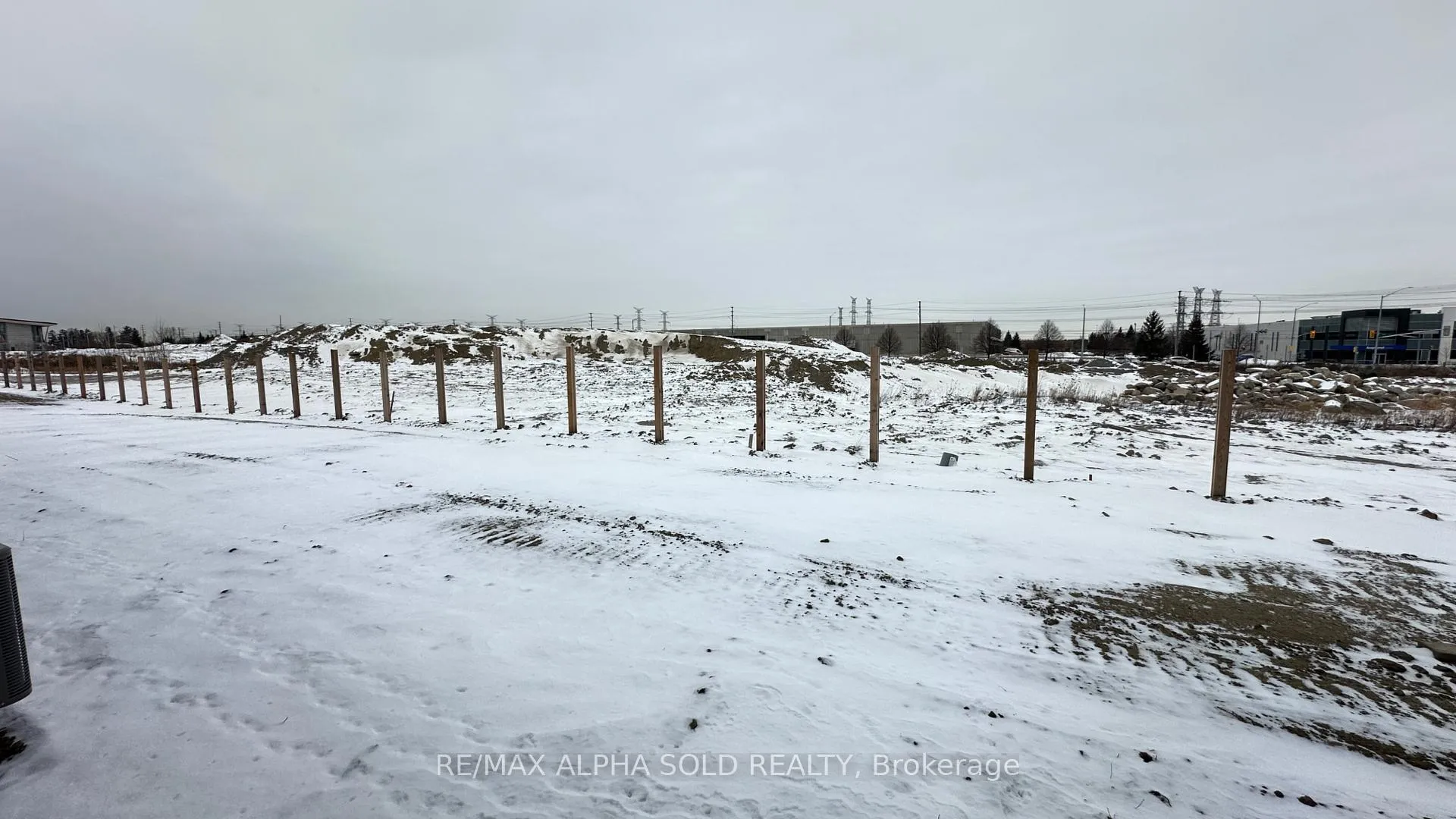 Photo 17 of 190 Mumbai Drive, Markham, Middlefield — HOMEH