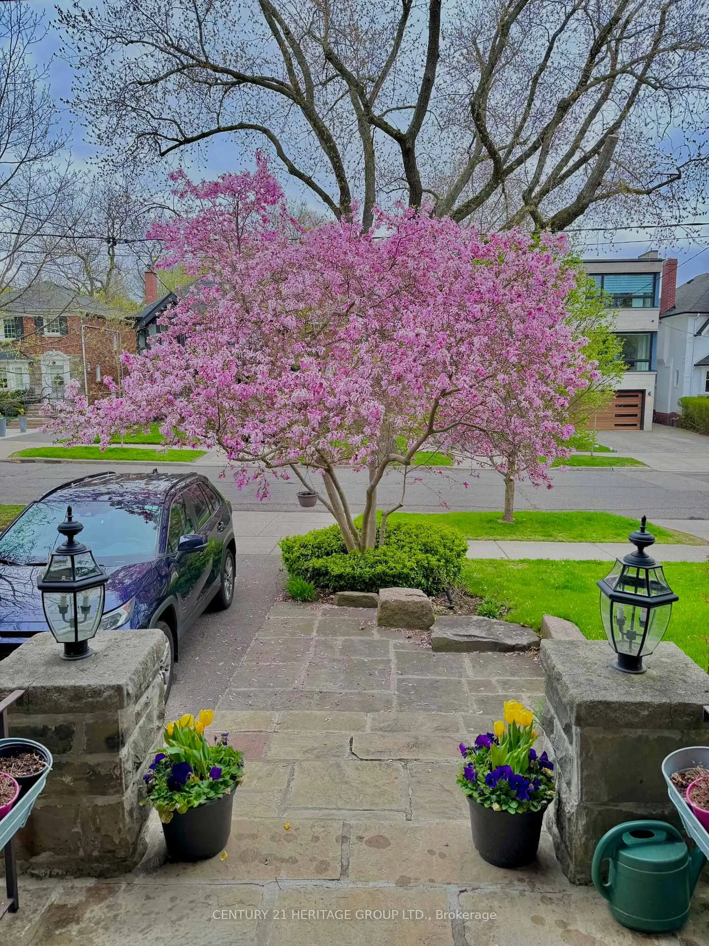 Photo 2 of 520 Briar Hill Avenue, Toronto, Lawrence Park South — HOMEH