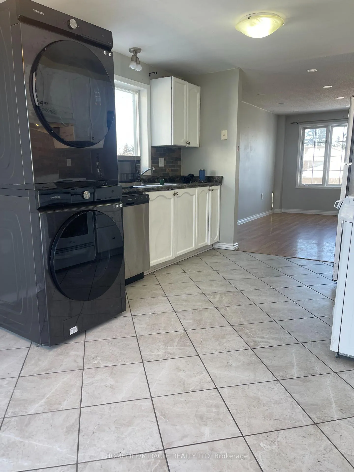 Photo 3 of 111 Columbia Road, Barrie, Holly — HOMEH