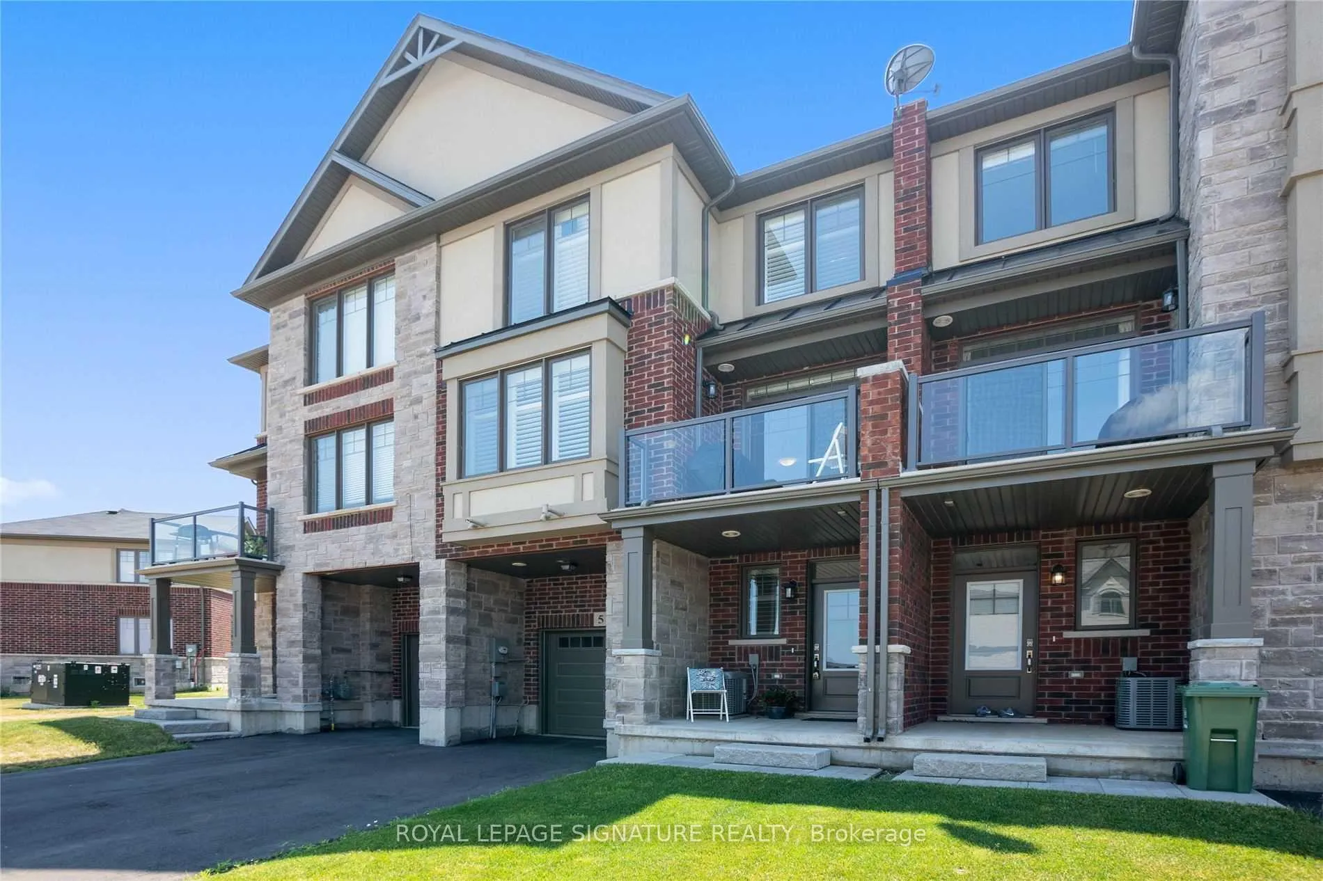Photo 2 of 5 Dodman Crescent, Hamilton, Meadowlands — HOMEH