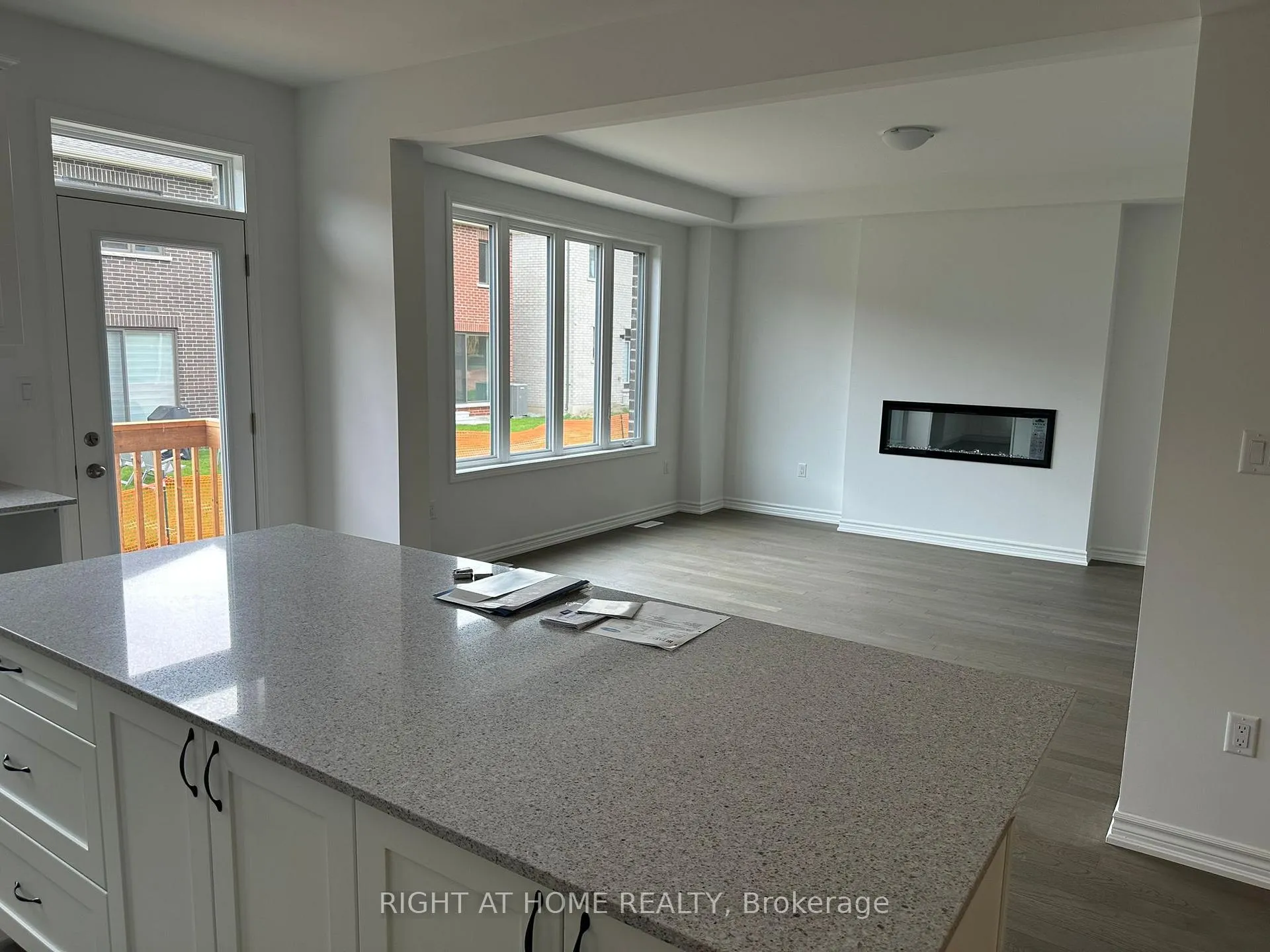 Photo 7 of 40 Suzuki Street, Barrie, Painswick South — HOMEH