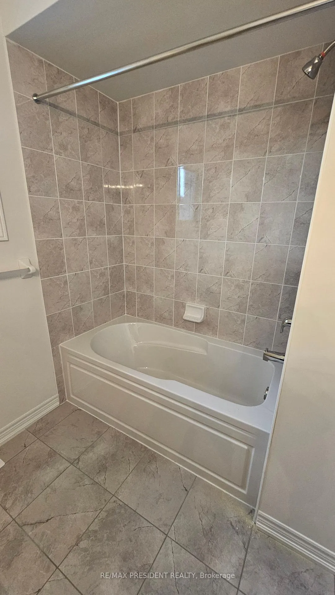 Photo 10 of 55 Baycroft Boulevard, Essa, Angus — HOMEH