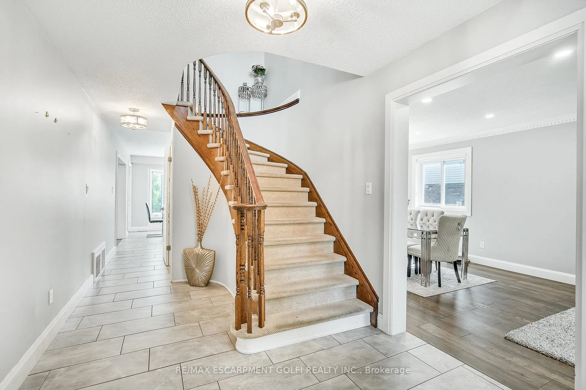 Photo 5 of 11 Sumner Crescent, Grimsby, Grimsby Beach — HOMEH