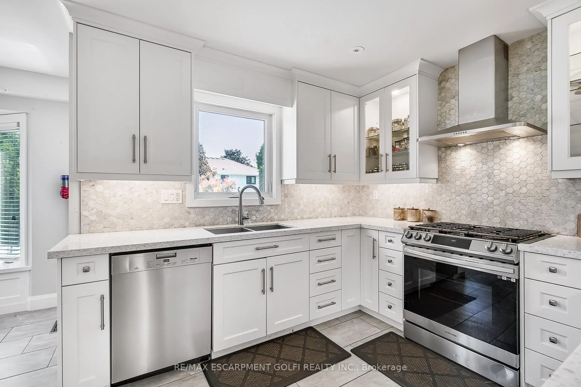 Photo 12 of 11 Sumner Crescent, Grimsby, Grimsby Beach — HOMEH