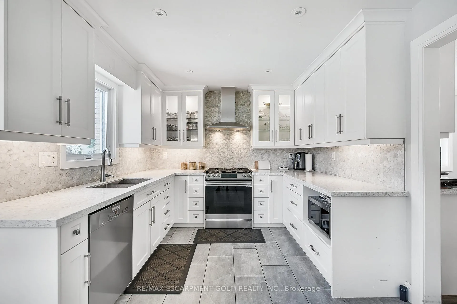 Photo 13 of 11 Sumner Crescent, Grimsby, Grimsby Beach — HOMEH