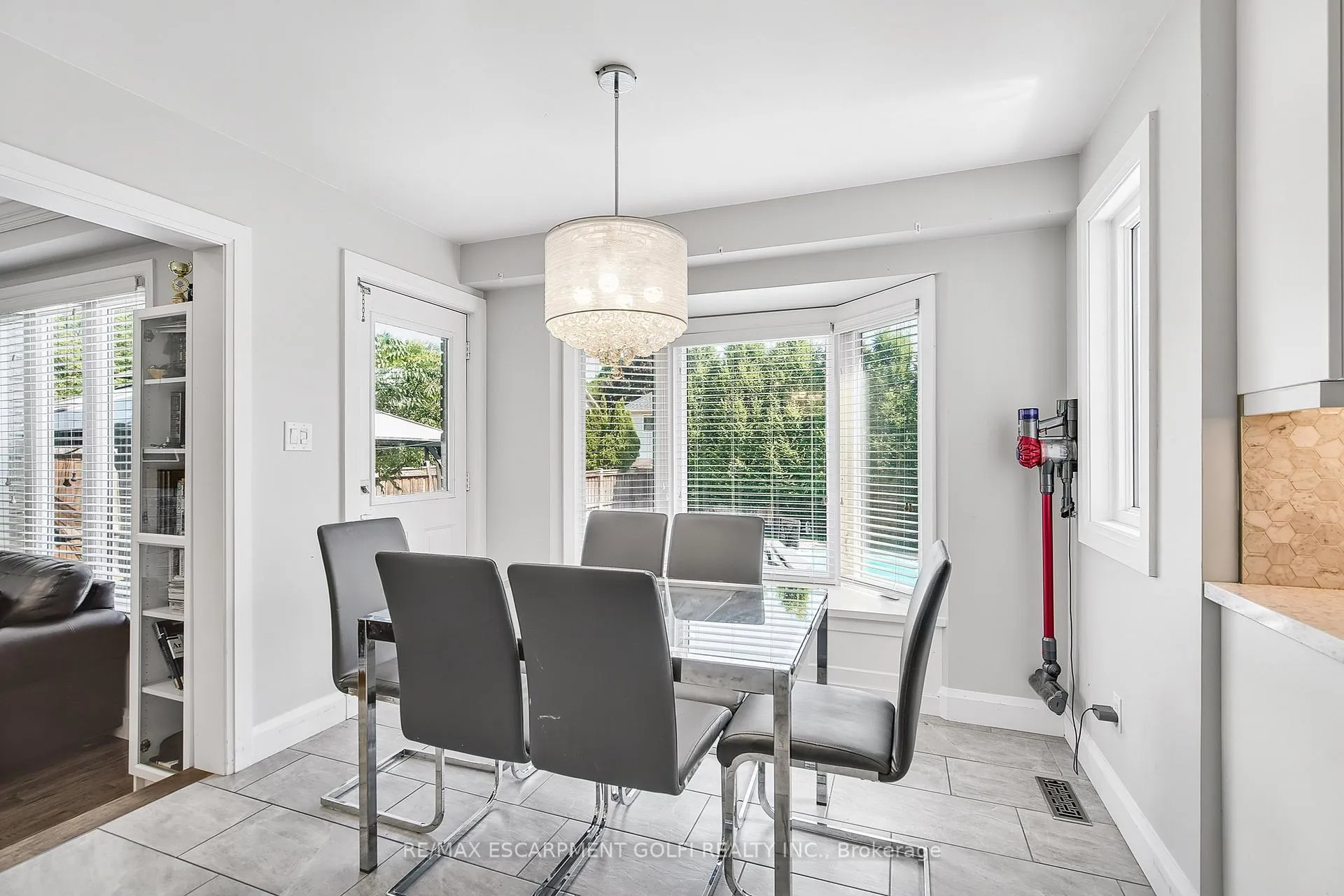 Photo 15 of 11 Sumner Crescent, Grimsby, Grimsby Beach — HOMEH
