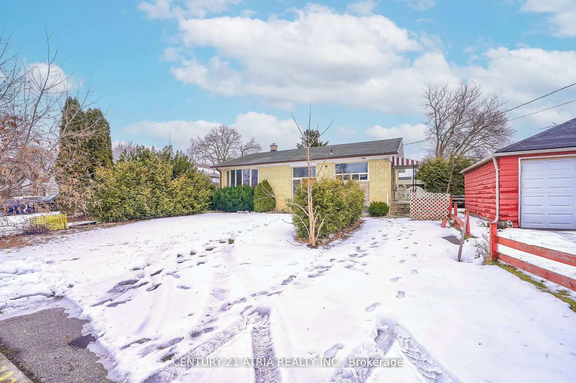 Photo 1 of 386 Paliser Crescent N, Richmond Hill, Harding — HOMEH