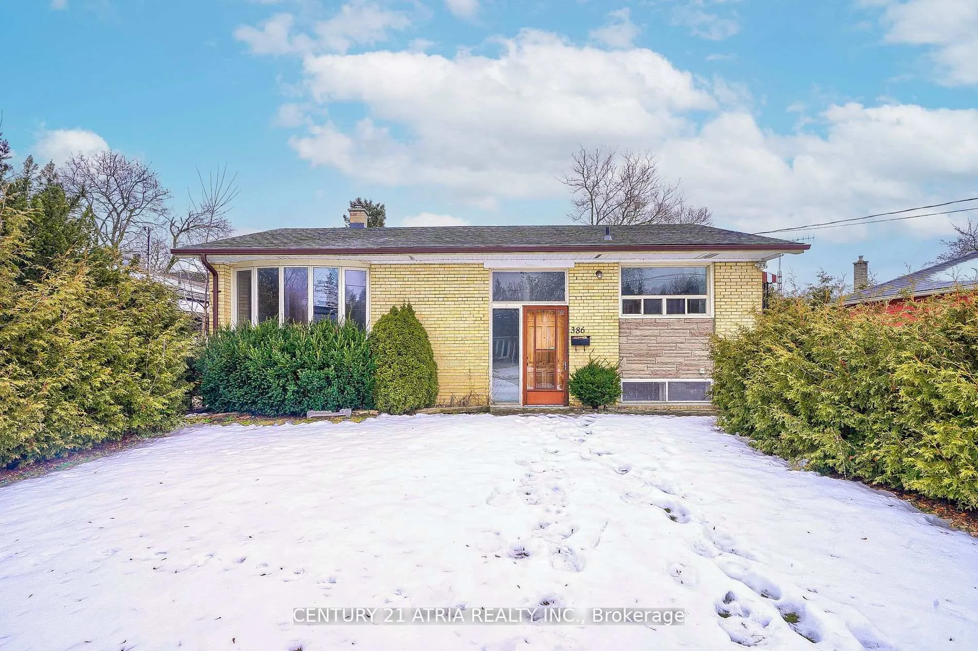 Photo 3 of 386 Paliser Crescent N, Richmond Hill, Harding — HOMEH