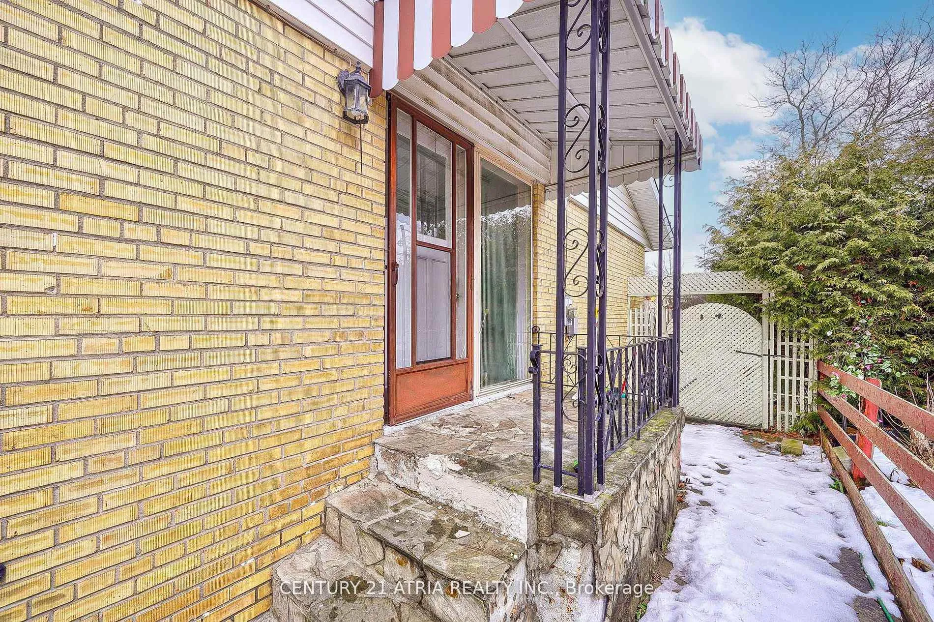 Photo 4 of 386 Paliser Crescent N, Richmond Hill, Harding — HOMEH