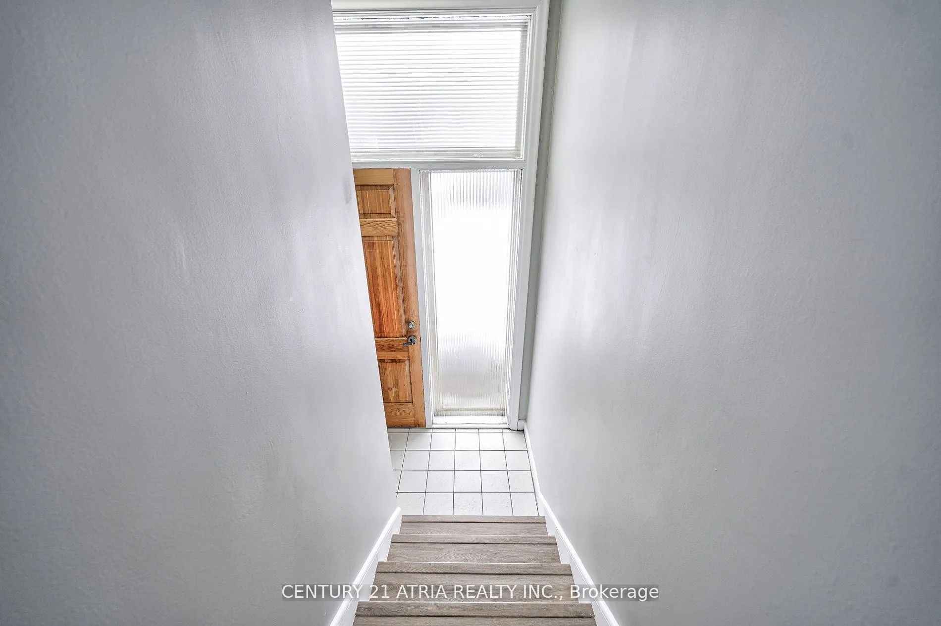 Photo 5 of 386 Paliser Crescent N, Richmond Hill, Harding — HOMEH