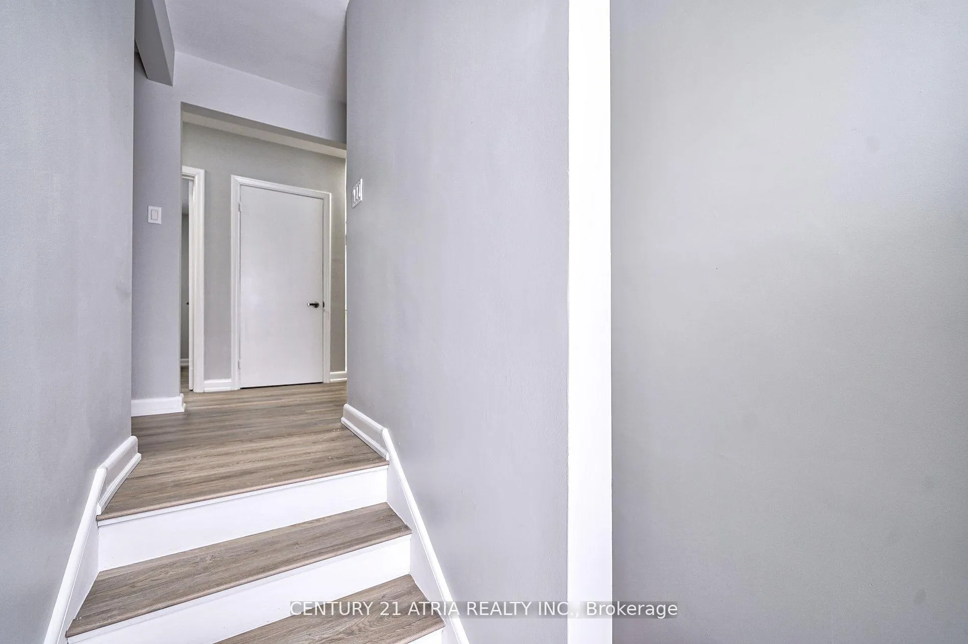 Photo 6 of 386 Paliser Crescent N, Richmond Hill, Harding — HOMEH